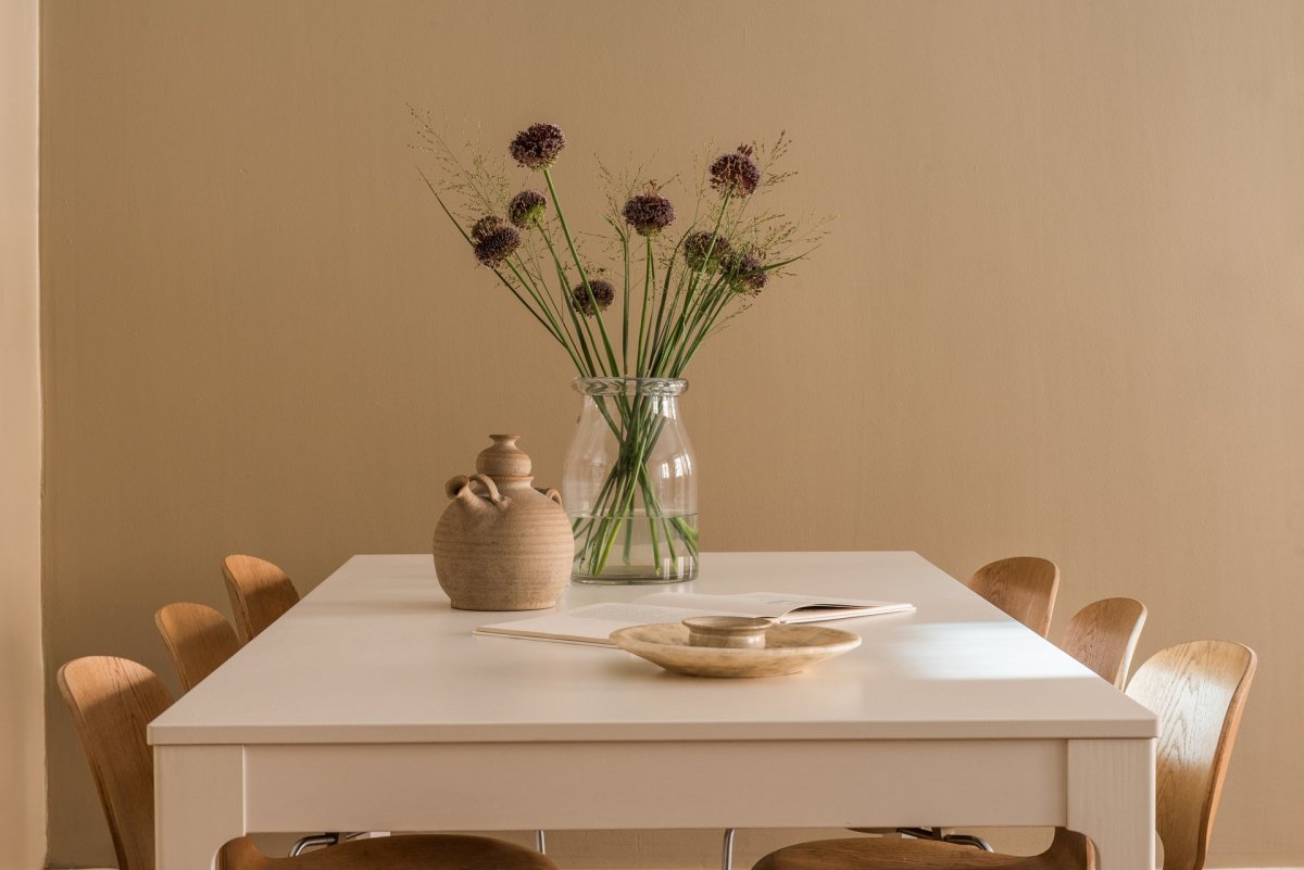 Кухня в светлых тонах в современном стиле