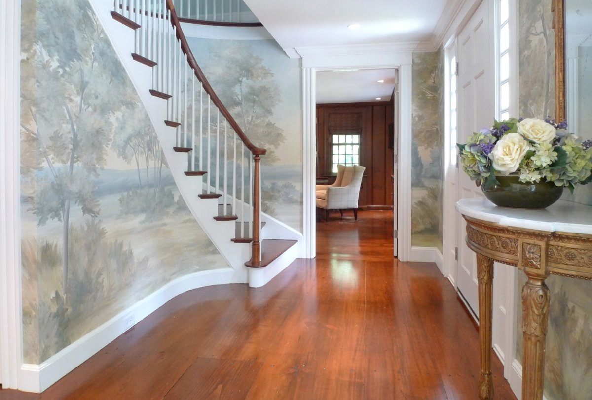 Декоративная штукатурка в интерьере лестницы