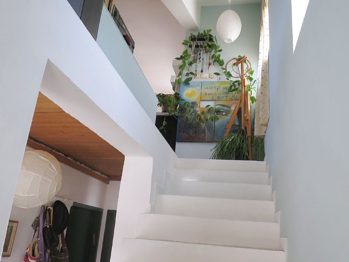 Декор стен на лестнице