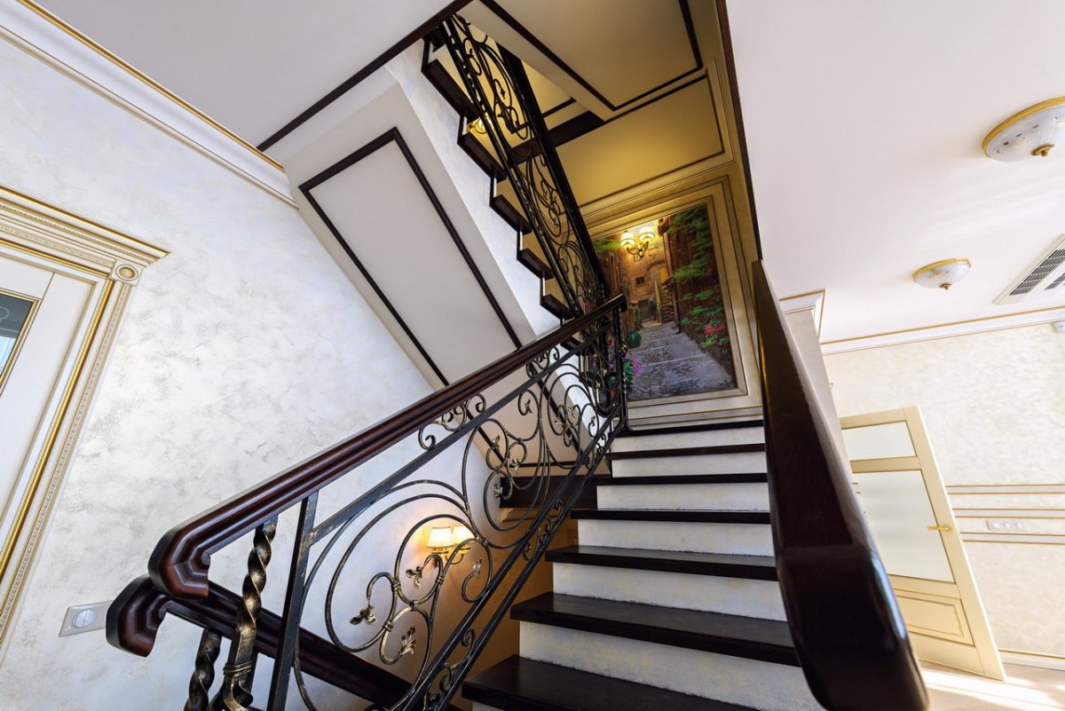 Фотообои на лестничный пролет