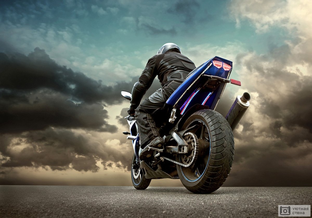 Черный мотоцикл