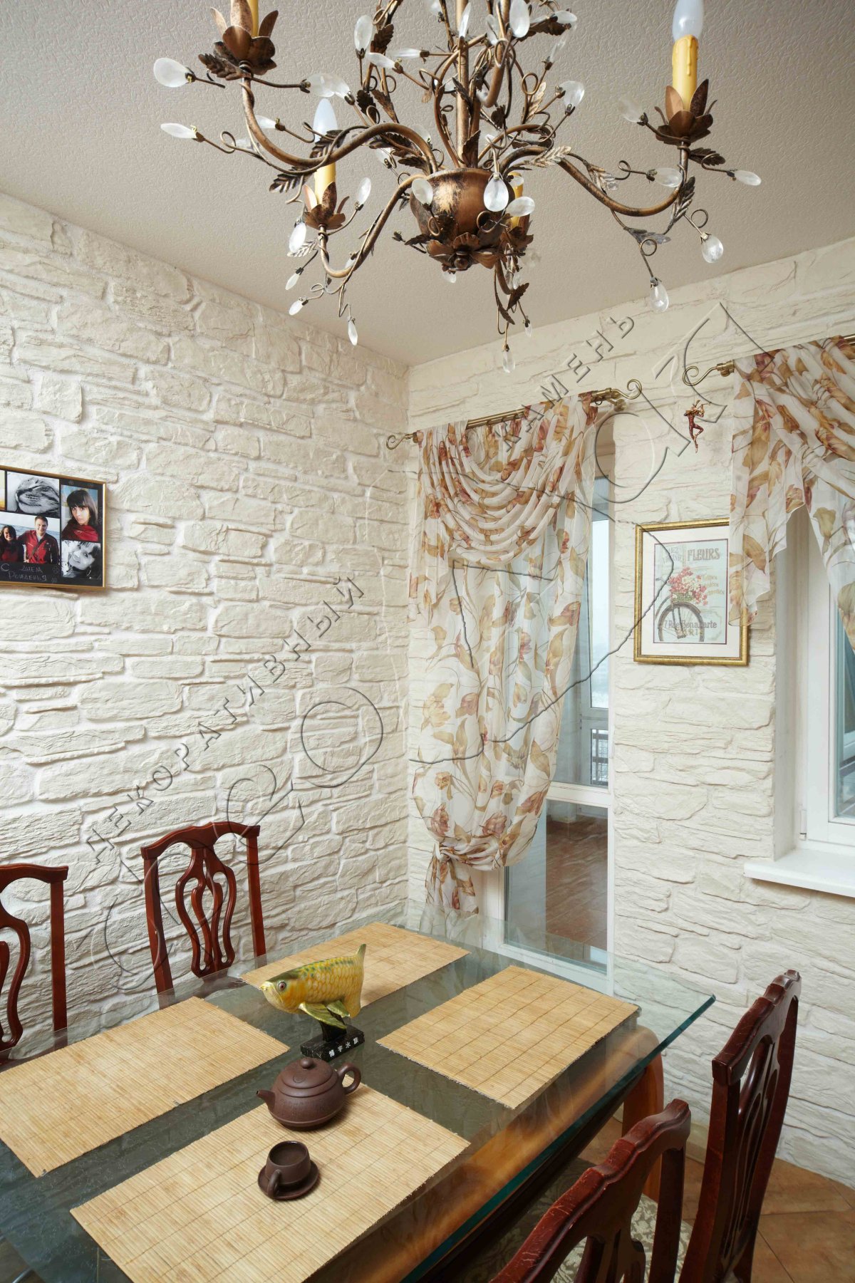 Отделка кухонь обоями и декоративным камнем (40 фото): обои с рисунком для стен кухни