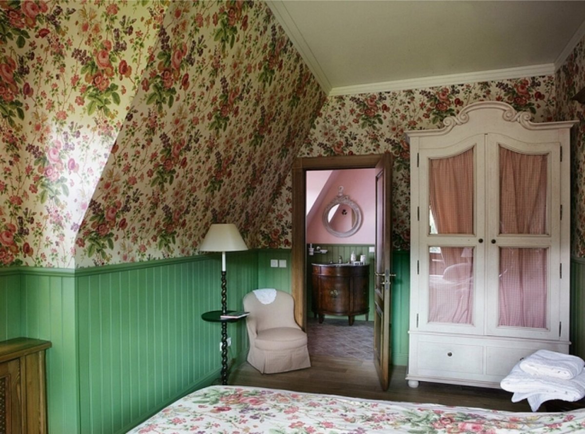 Обои с вагонкой в интерьере