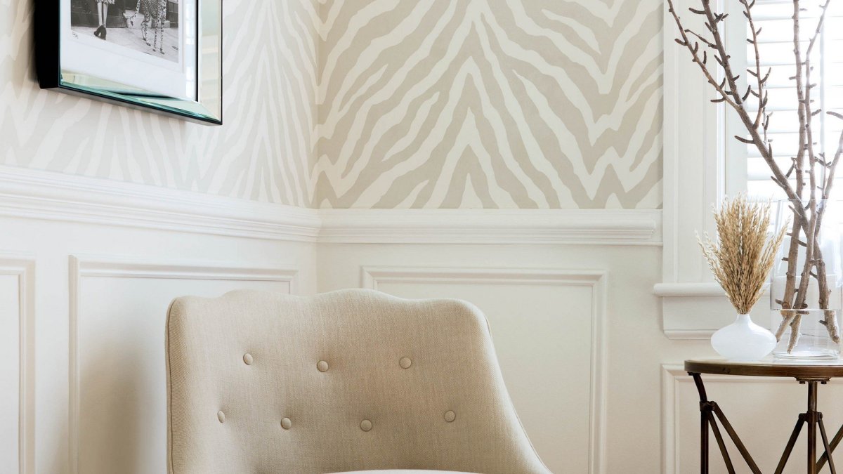 Обои на половину стены в интерьере