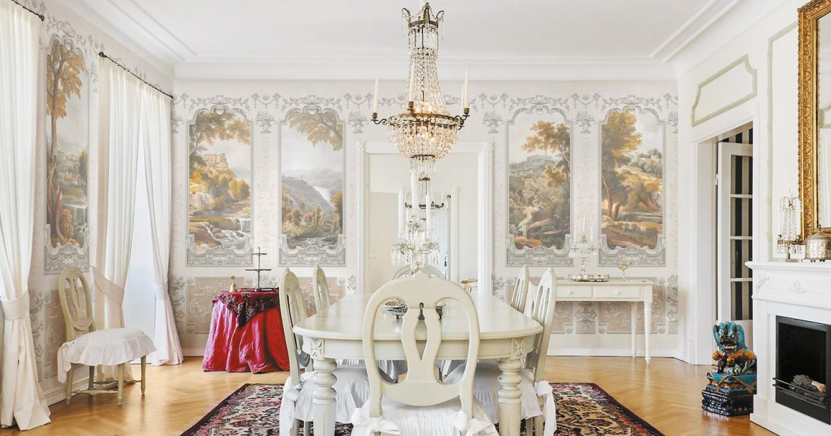 Колонна с цветами