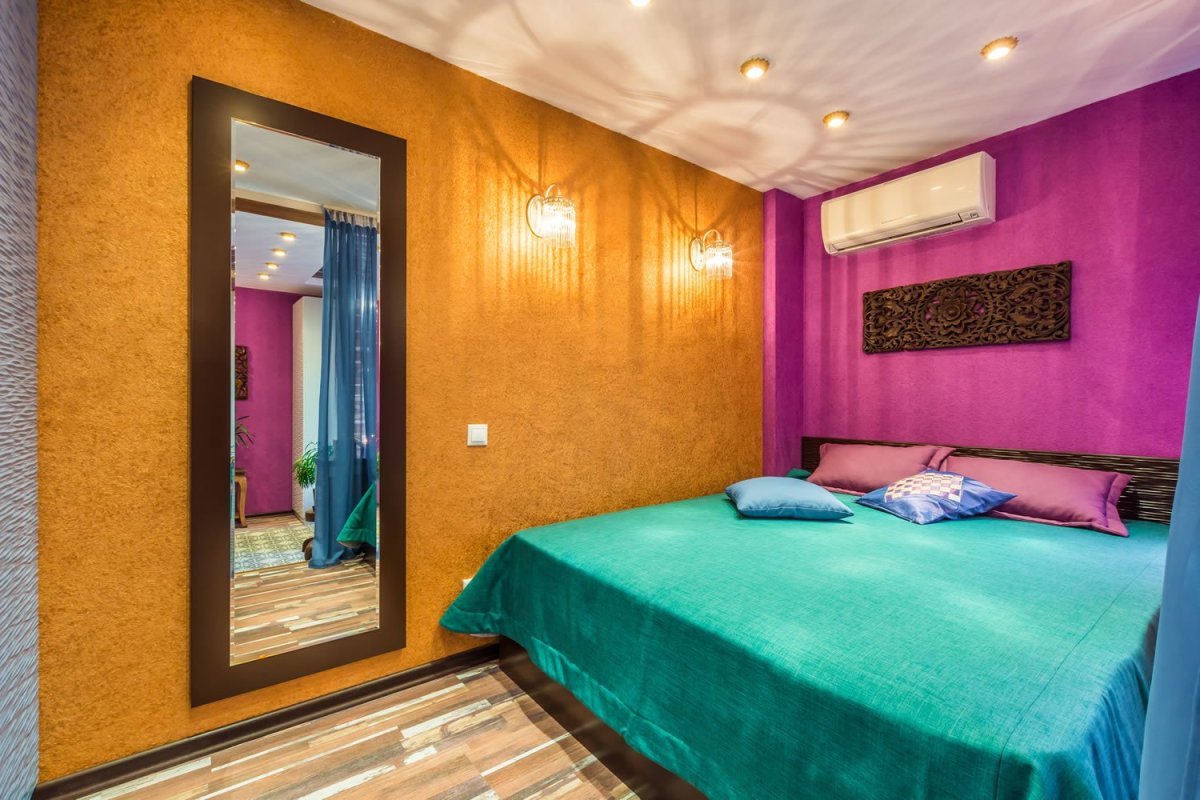 Голубая с золотом спальня