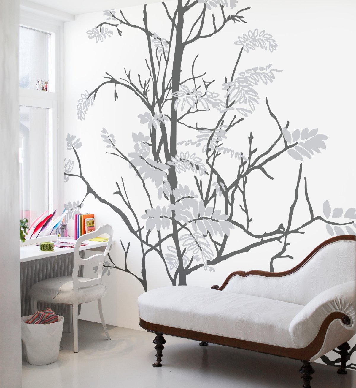 Обои с веточками дерева в интерьере