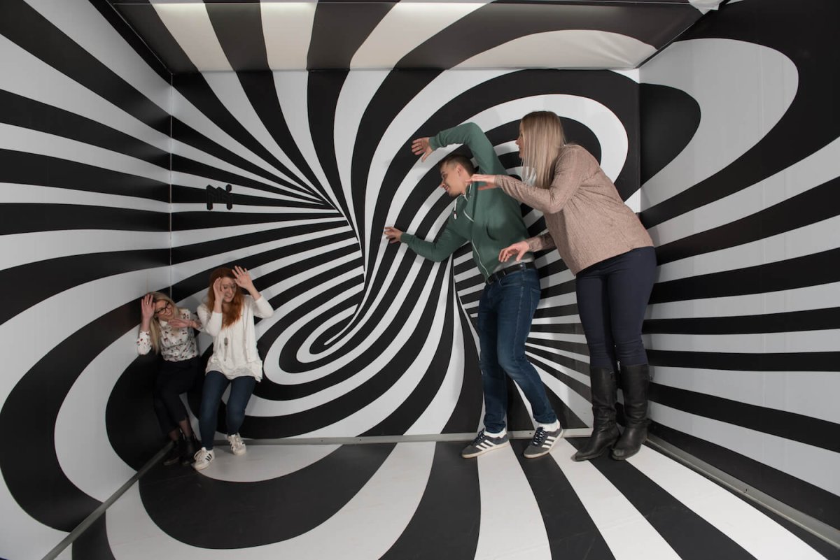 Музей иллюзий Museum of Illusions