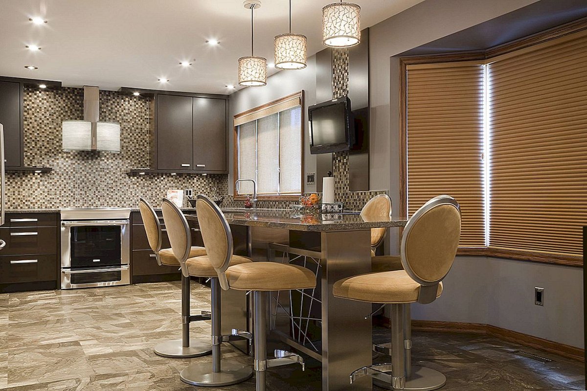 Кухня в коричневых тонах