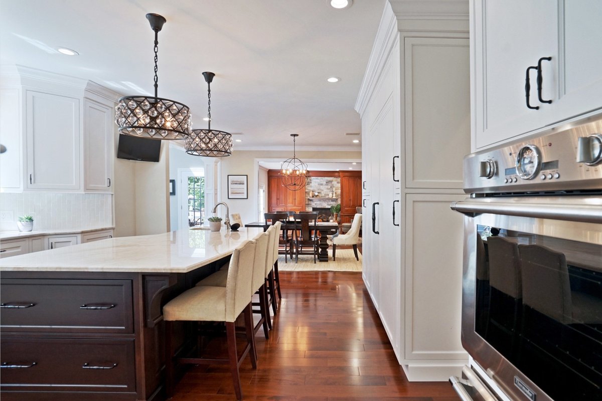 Бежевые стены на кухне