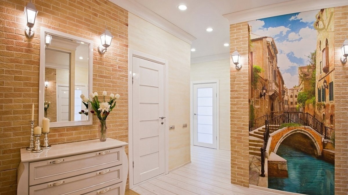 Фрески в интерьере коридора