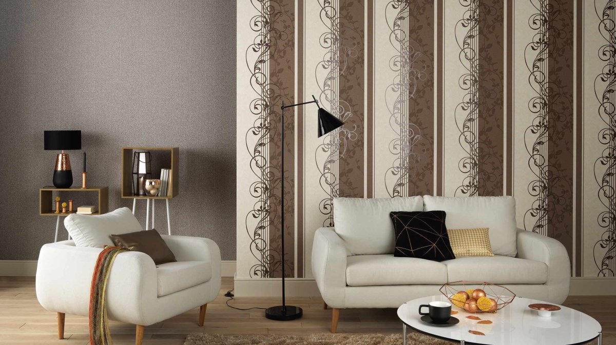 Обои с вертикальным рисунком в интерьере