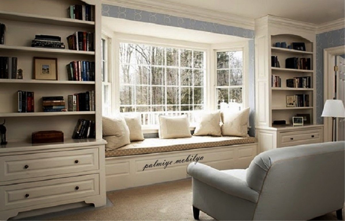 Широкий подоконник диван