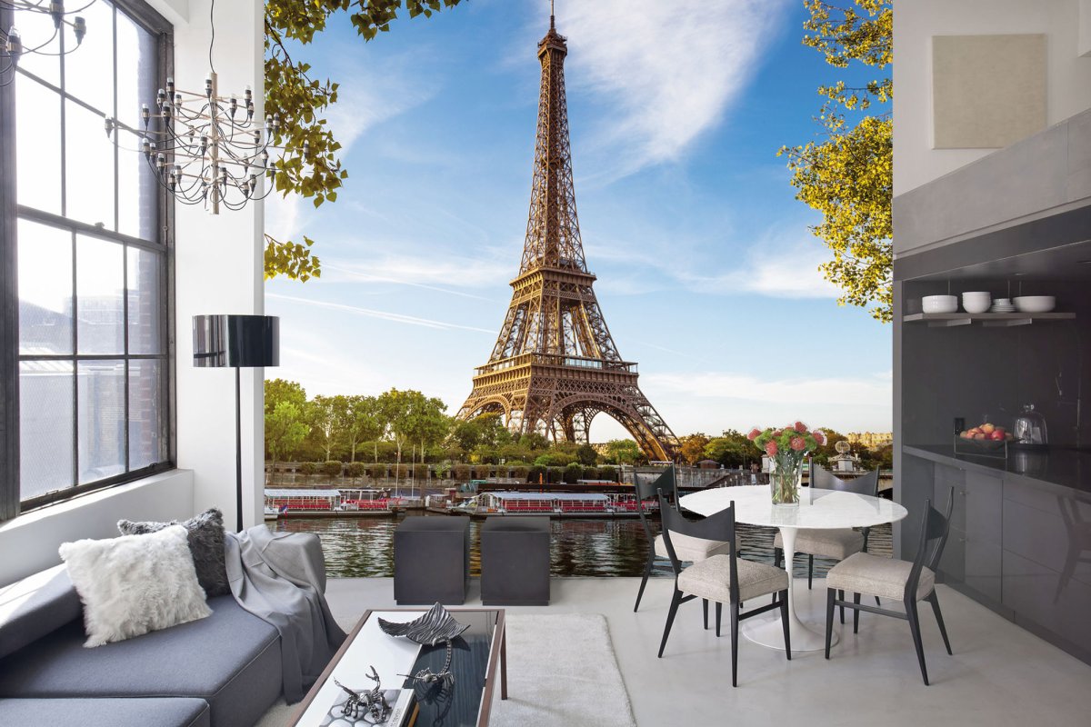 Кафе в Париже с видом на Эйфелеву башню