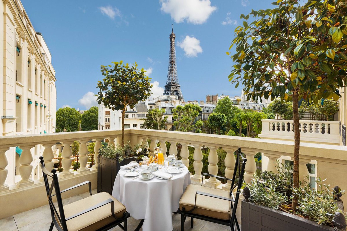 Париж, Shangri-la Hotel