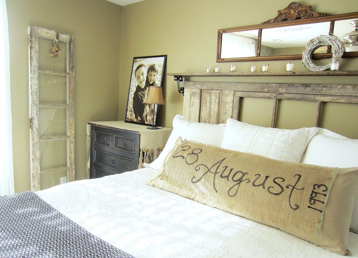 Мешковина в интерьере спальни