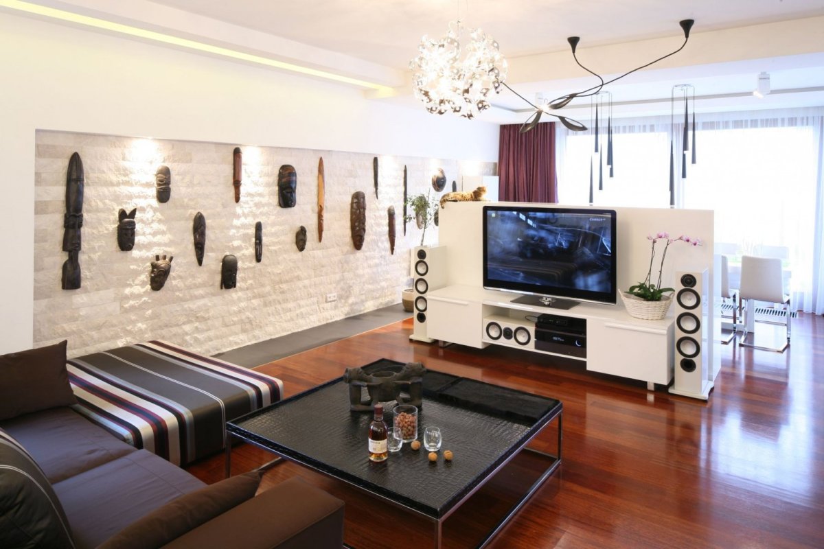 Декор стены в гостиной с телевизором