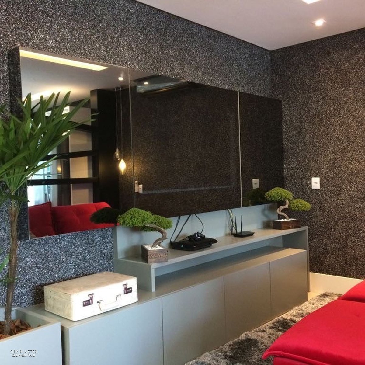 Жидкие обои в коридоре в интерьере