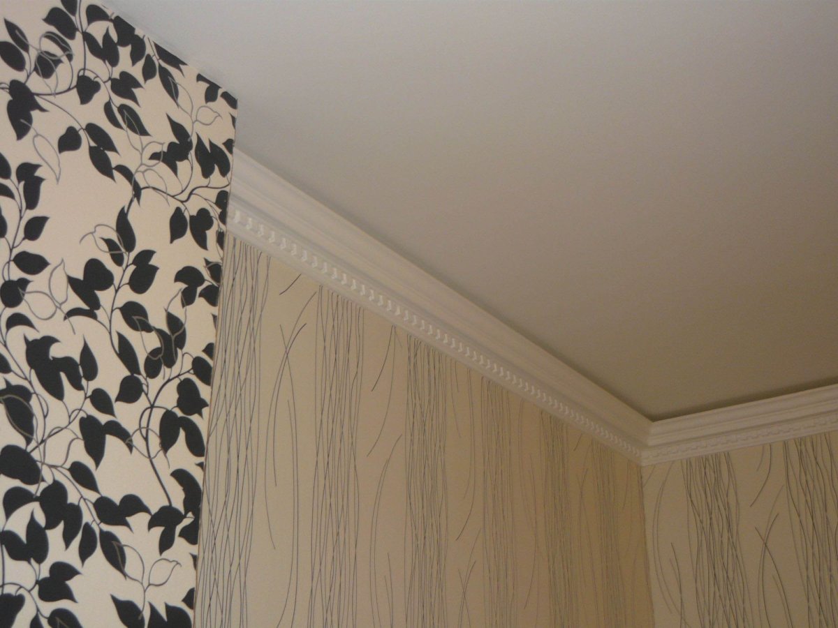 Потолочный плинтус для натяжных потолков