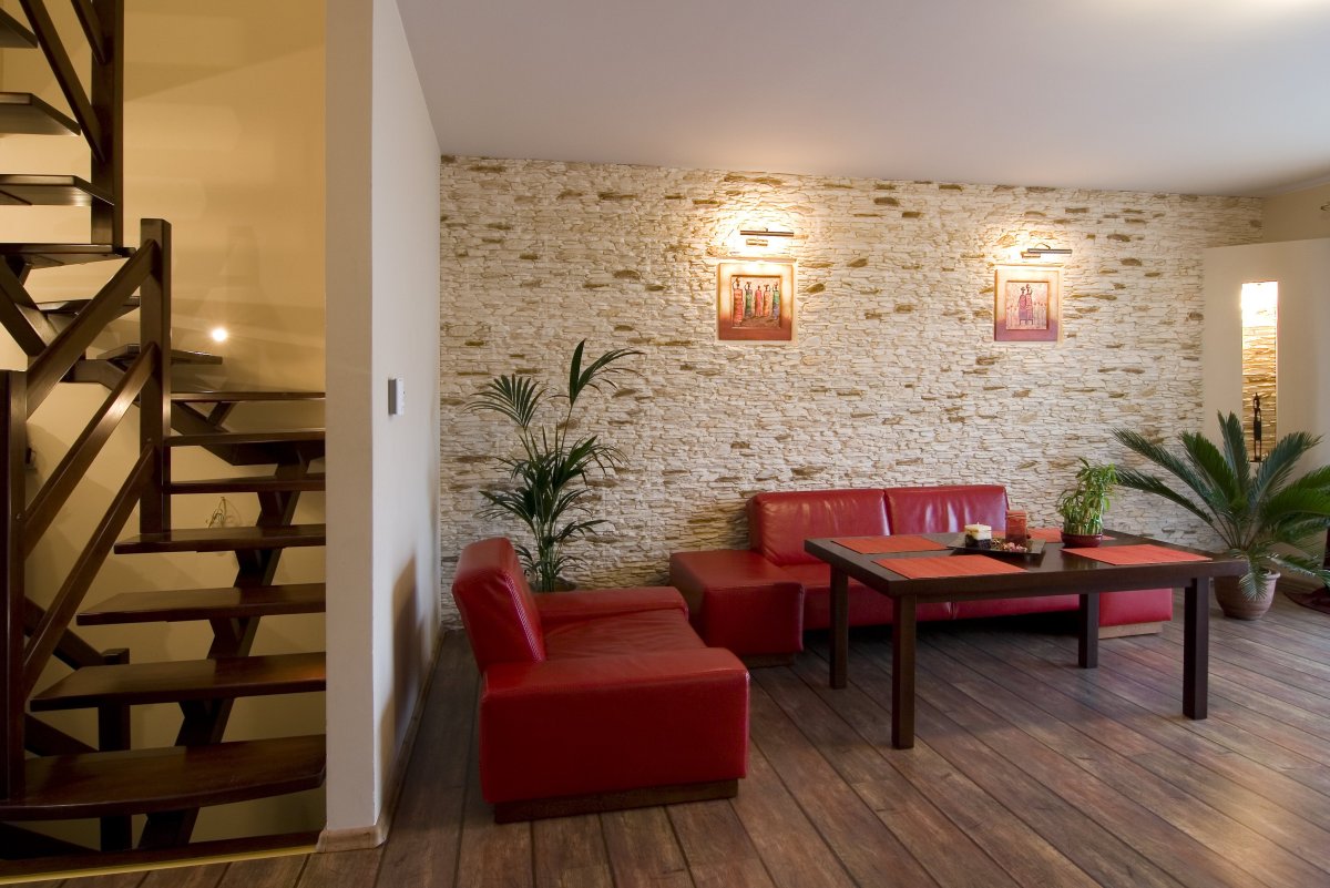 Гипсовая плитка в интерьере