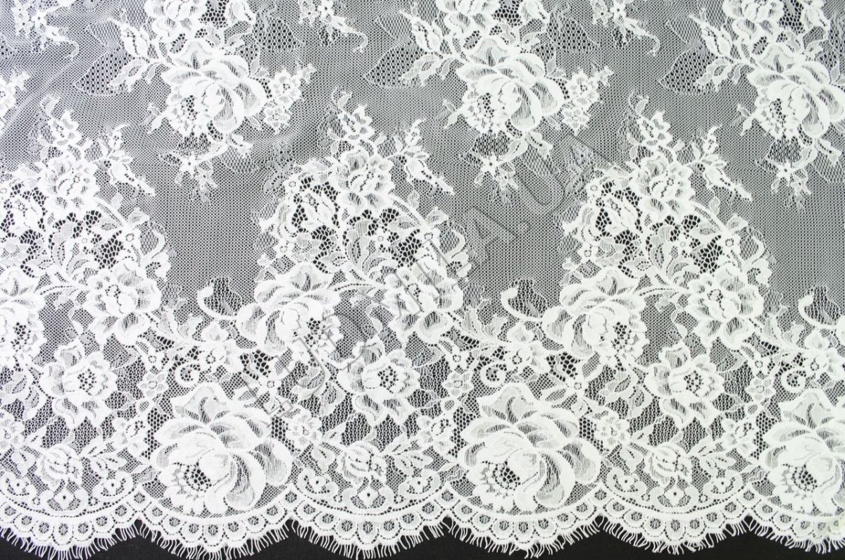 Кружевные обои в спальне