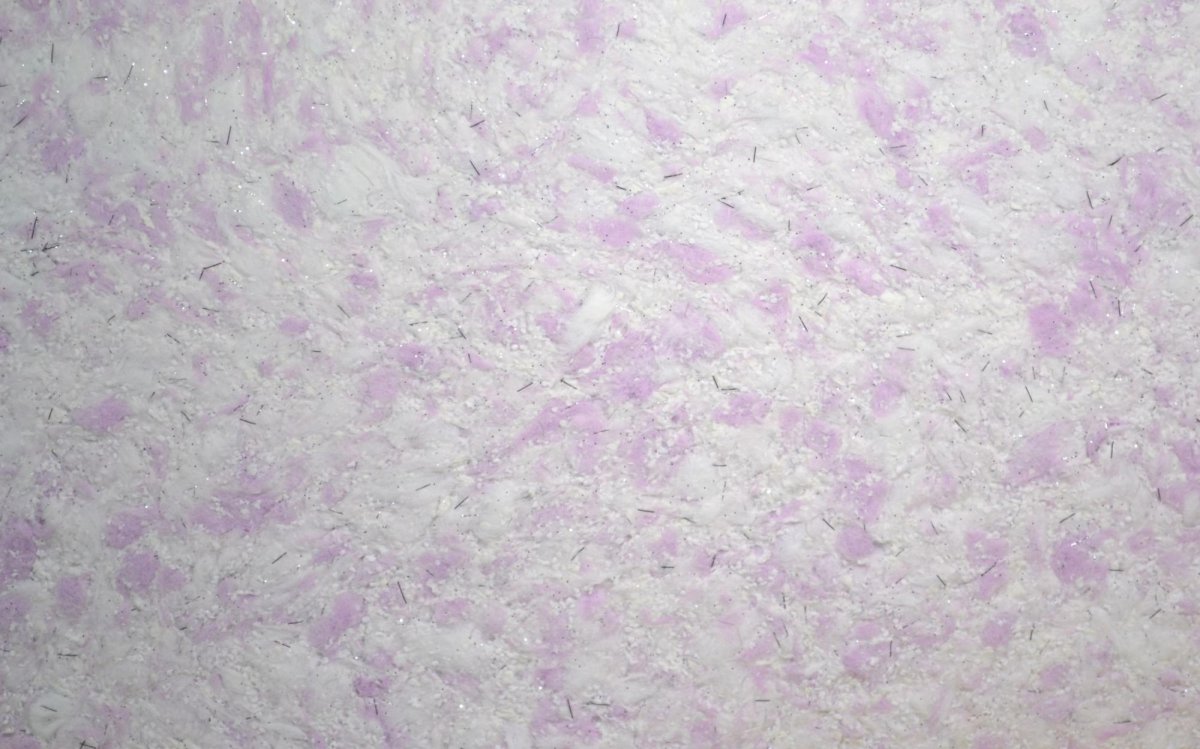 Зал с фиолетовым потолком