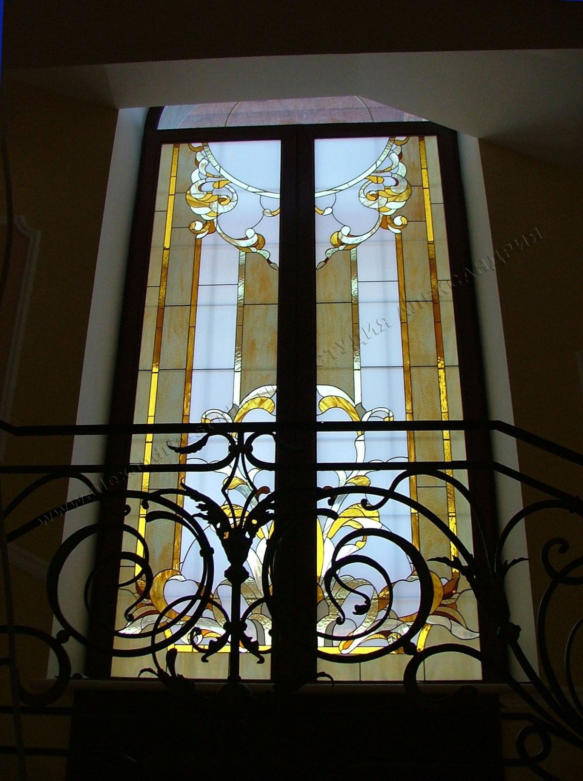 Красный витраж Гетеанума