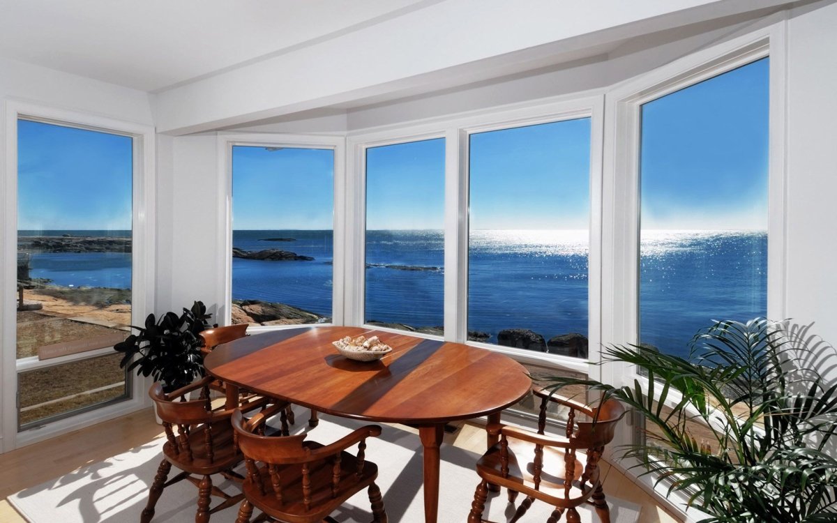 Окно с видом на море