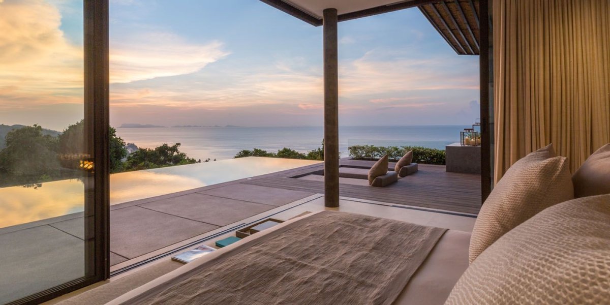 Панорамные окна с видом на море