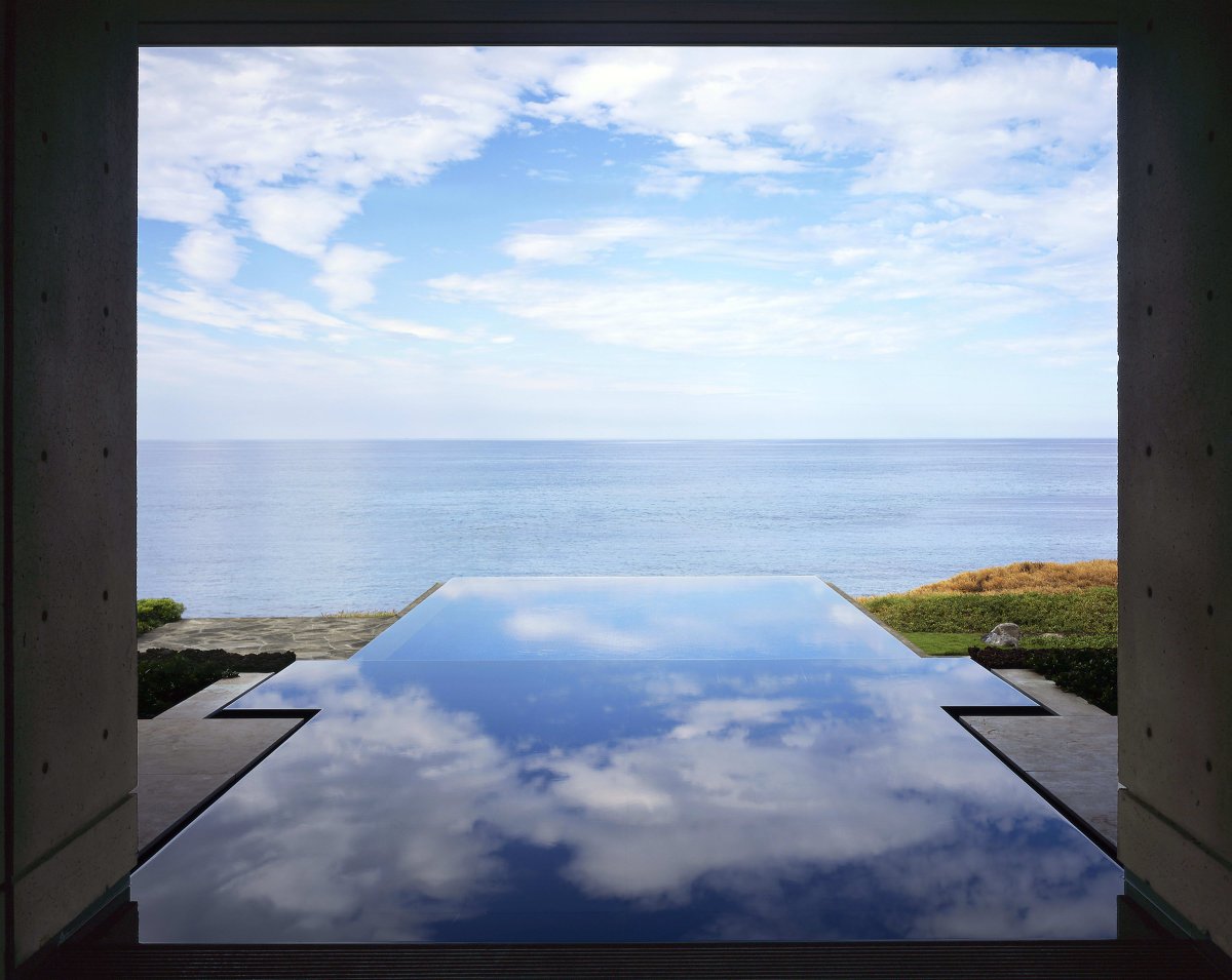 Вид из окна на океан