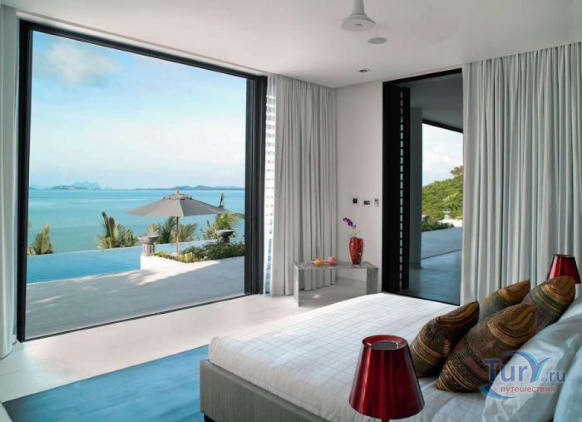 Вид на океан из окна спальни