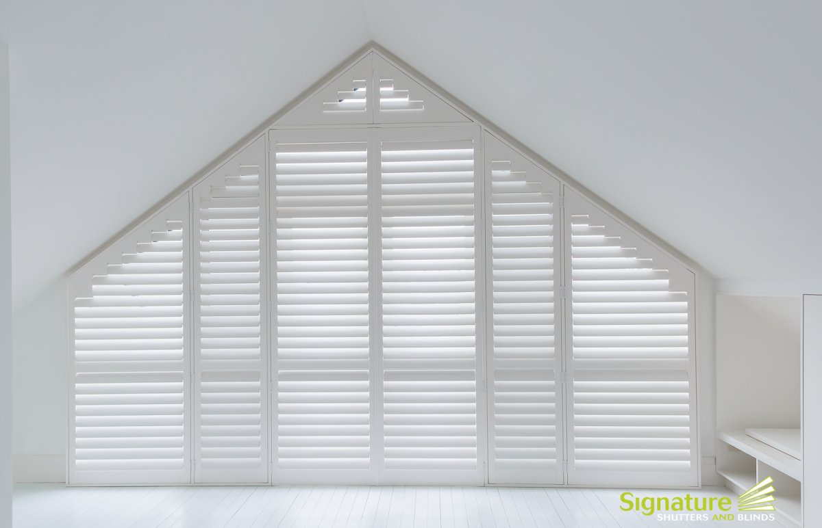 Вертикальные на треугольное окно