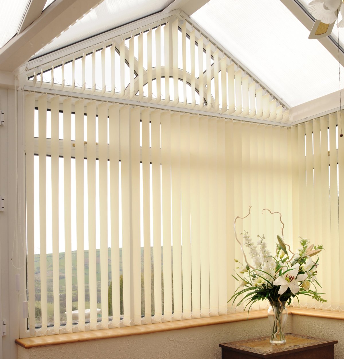 Наклонные вертикальные жалюзи