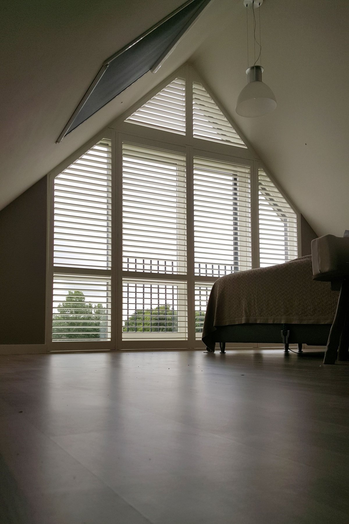 Жалюзи на треугольные окна