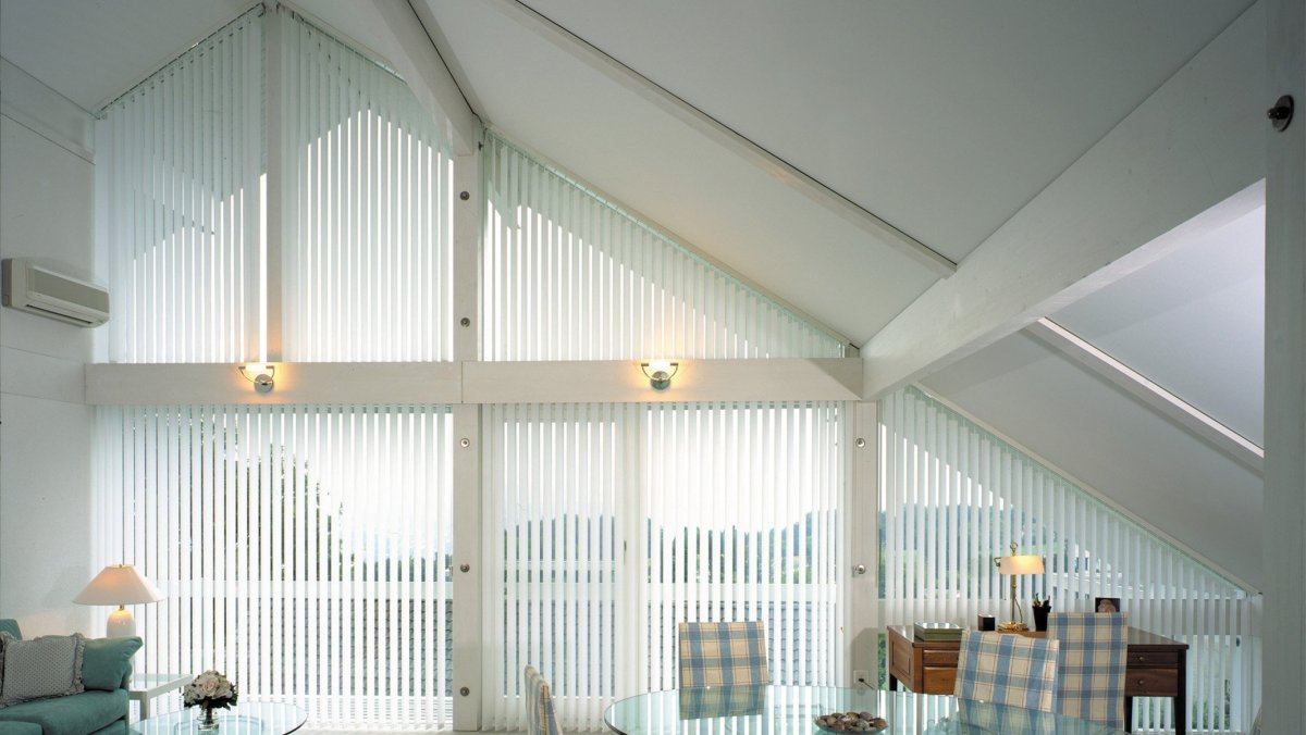 Вертикальные жалюзи на треугольные окна