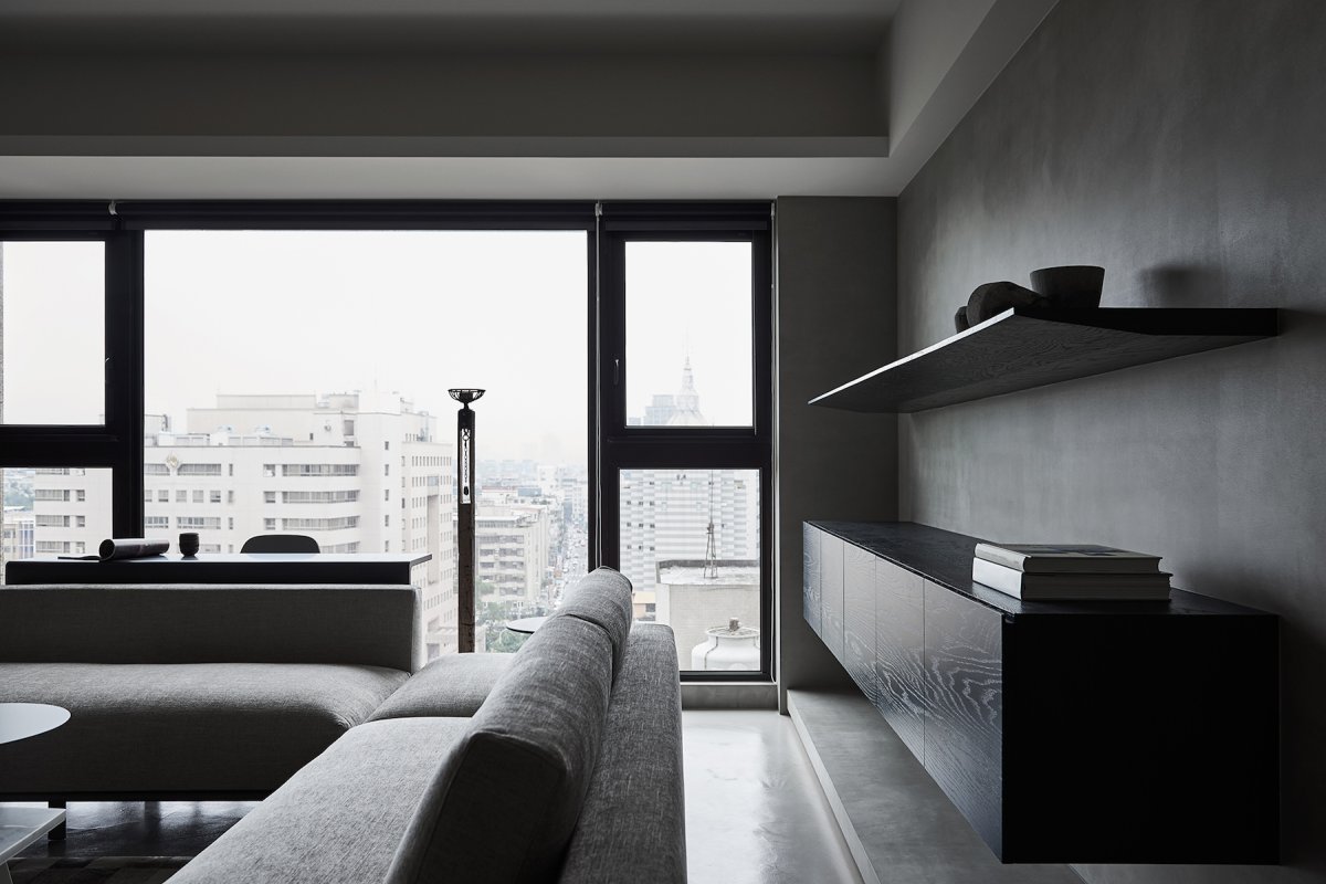 Черные оконные рамы в интерьере