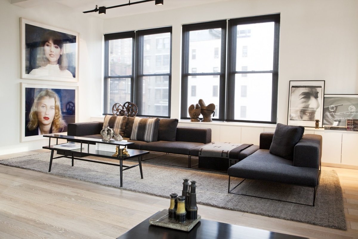 Гостиная в стиле лофт с панорамными окнами