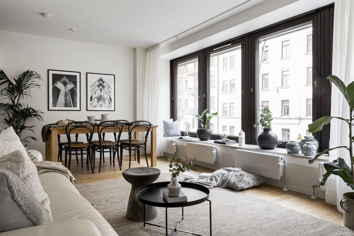 Окно в комнате в стиле лофт