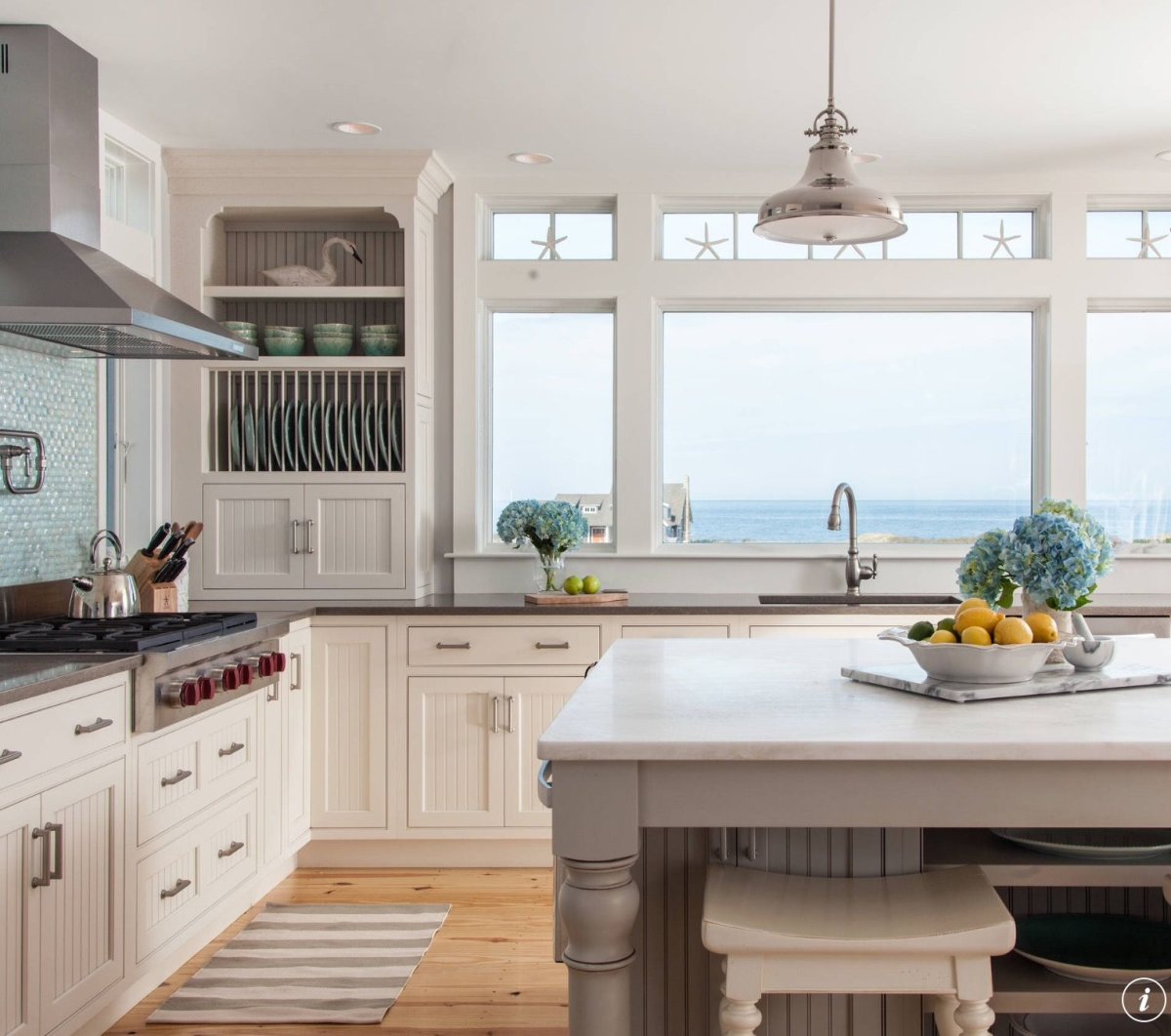 Кухня икеа раковина у окна