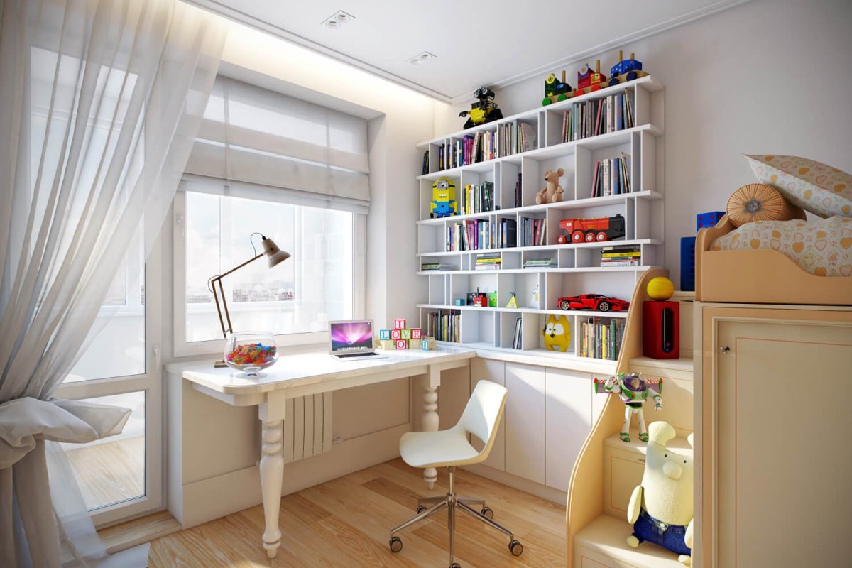 Стол у окна с балконом