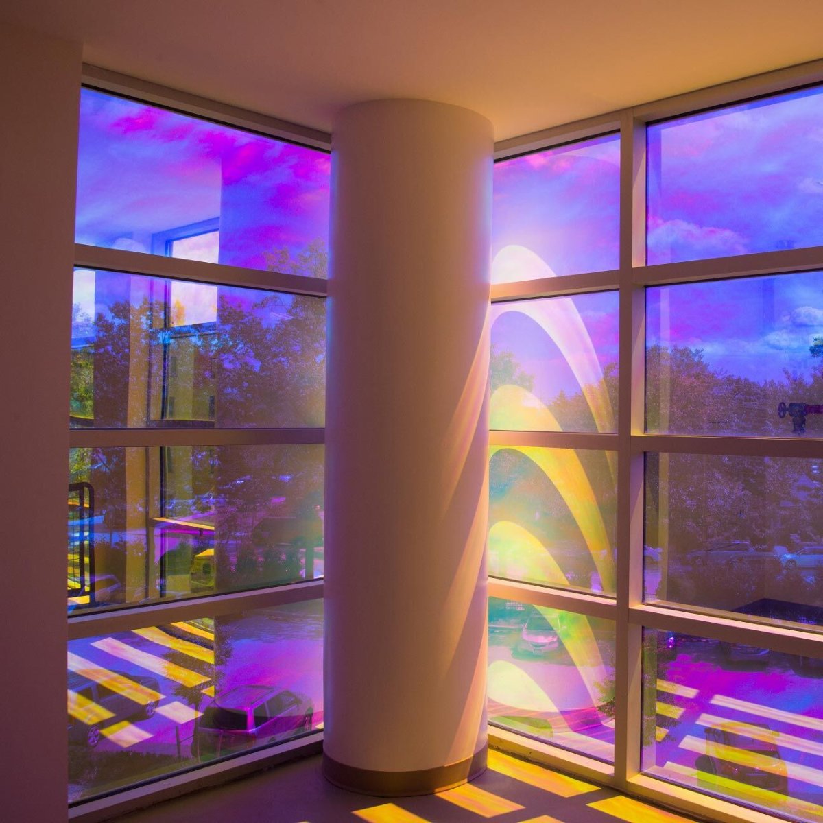 Цветные наклейки на стекло