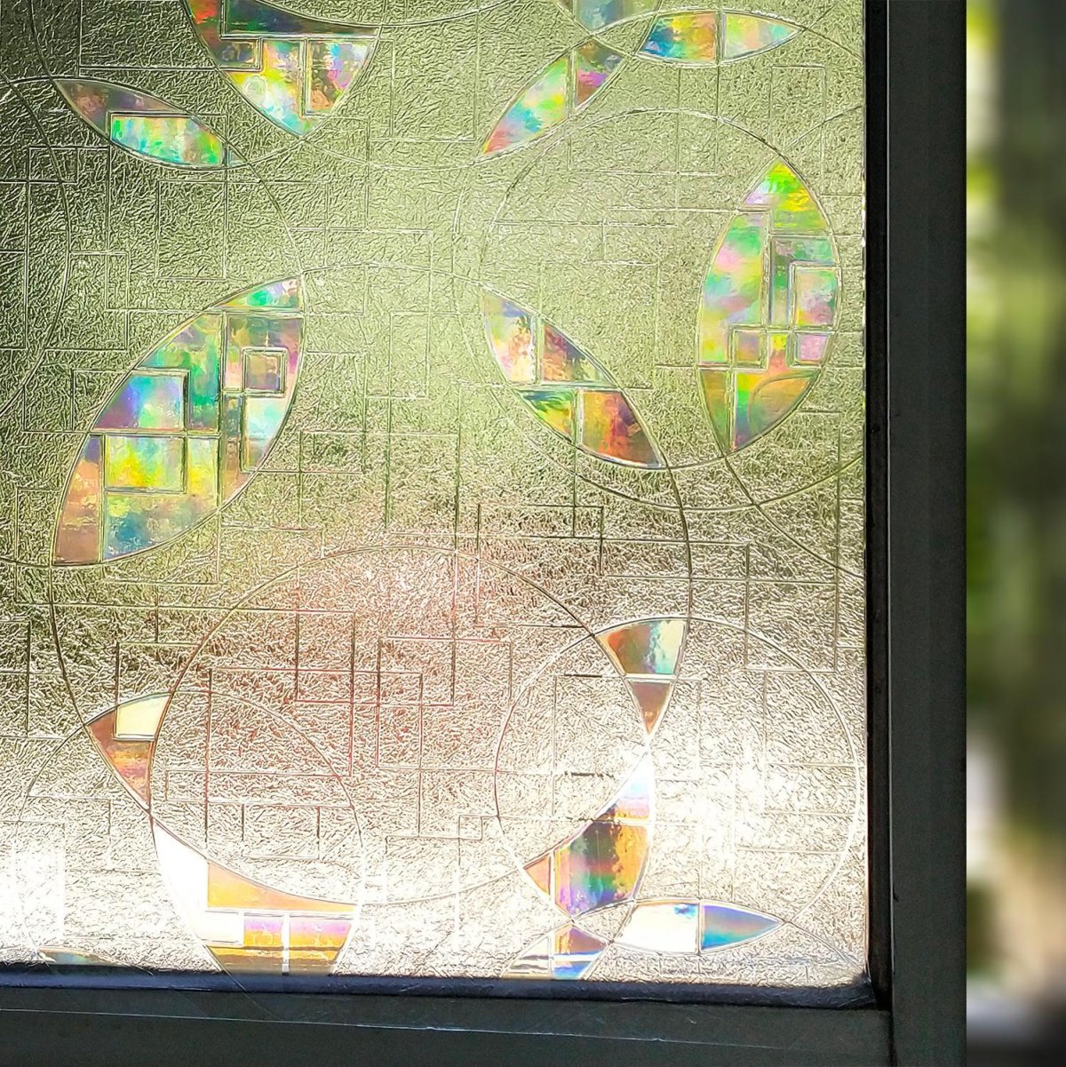 Прозрачная цветная плёнка на окна