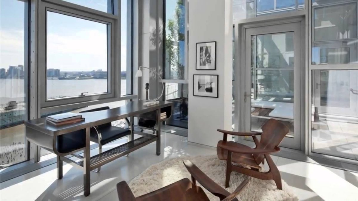 Большой кабинет с панорамным окном