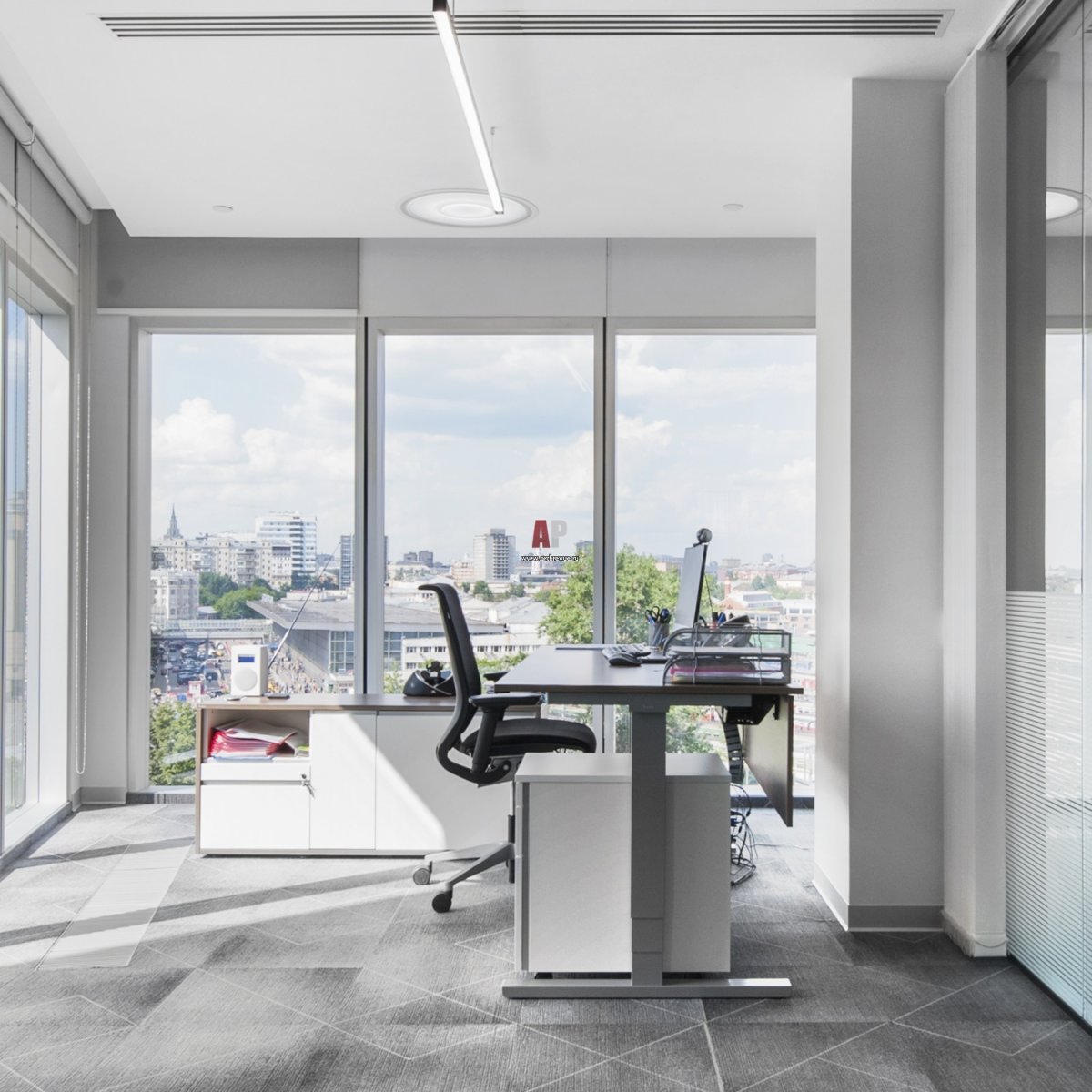 Офис с панорамными окнами