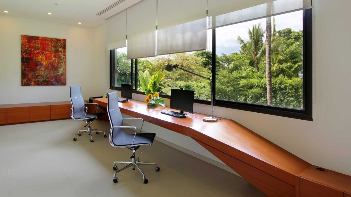 Офис с панорамными окнами
