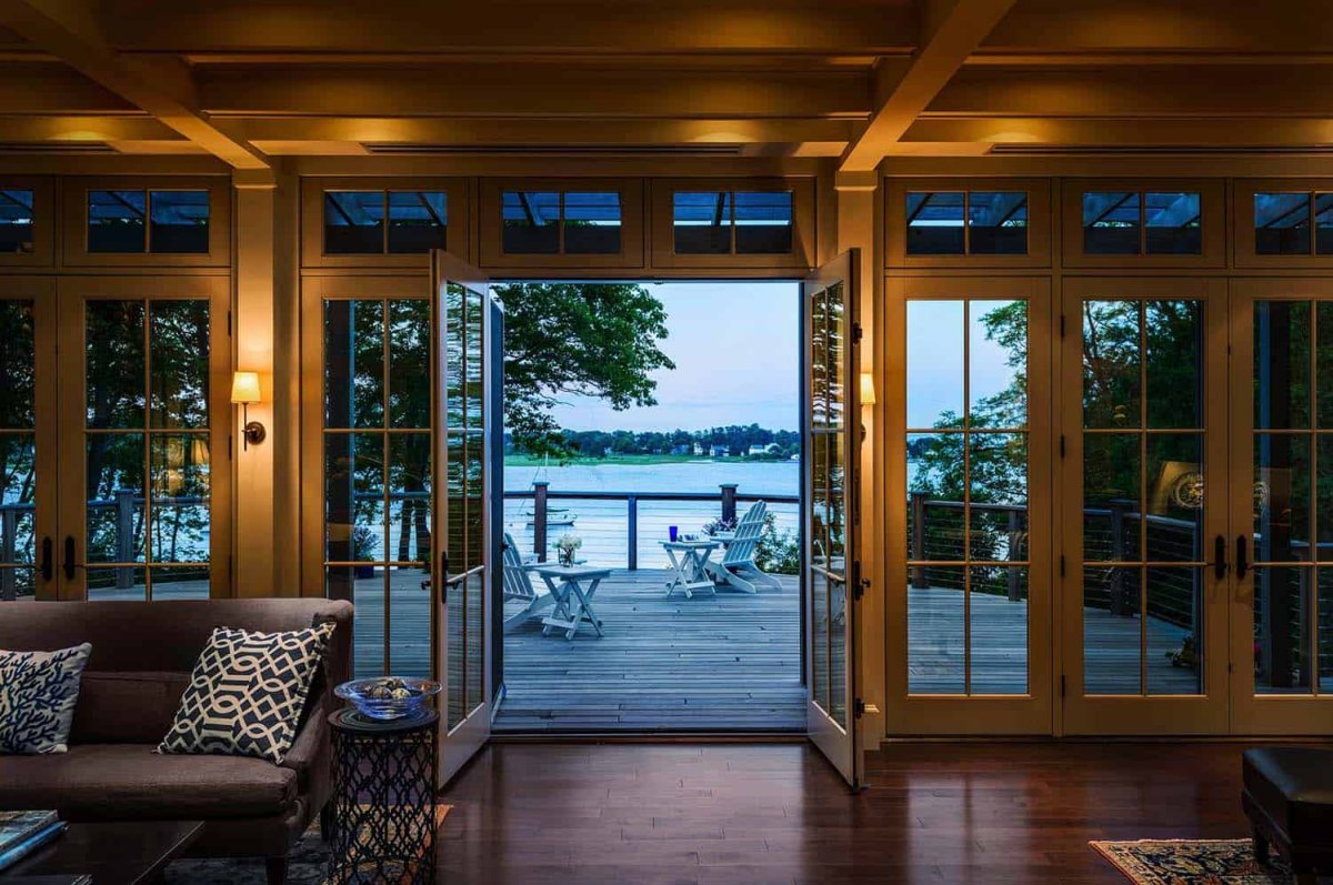 Веранда с французскими окнами