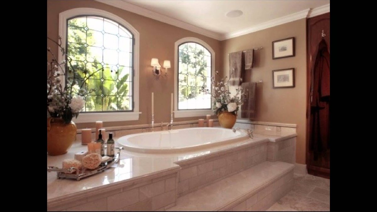 Ванная комната с окном