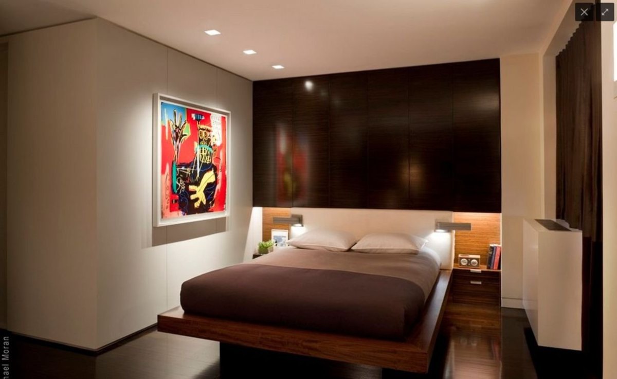 Картина с подсветкой в спальне