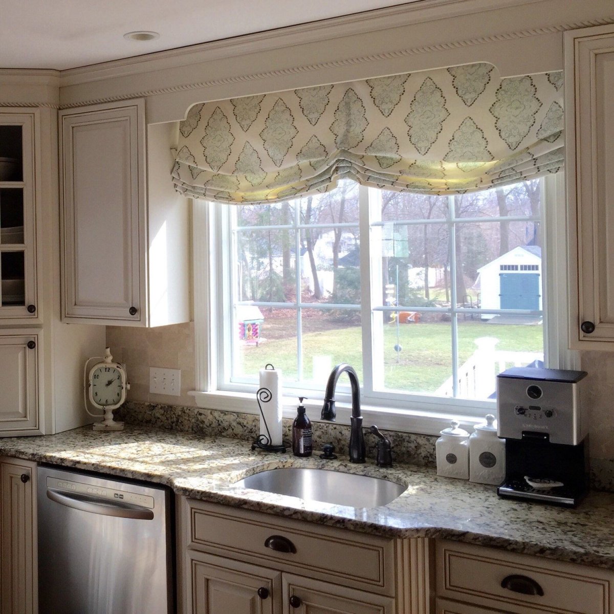 Кухня с окном