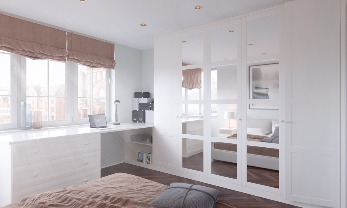 Шкаф у окна в спальне